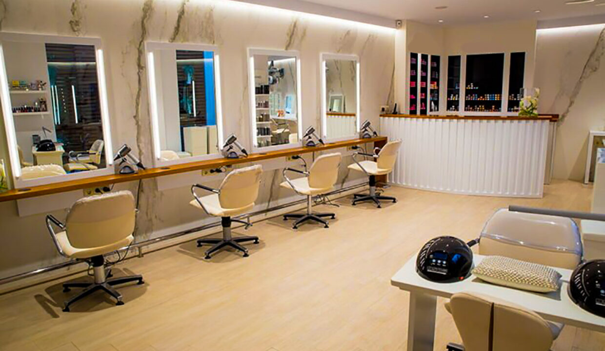 interior-peluqueria-denia-the-reference-studio-766x511